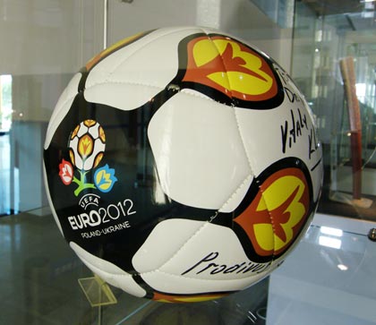 2012欧洲杯签名足球