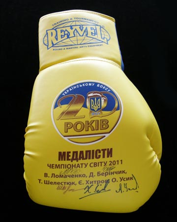 2011拳击世锦赛乌克兰纪念拳击手套